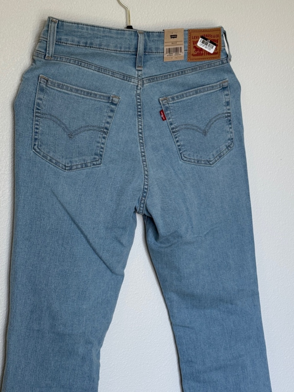NWT 28x32 Levi's Women's 725 High Rise Bootcut Jeans - Picture 6 of 11